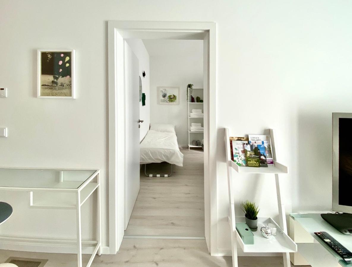 Modernes Apartment, Terrasse Und Garten Am Lilienthalpark Im Suedwesten Berlins Eksteriør billede