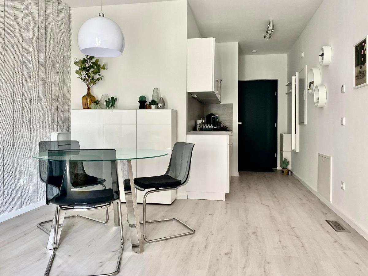 Modernes Apartment, Terrasse Und Garten Am Lilienthalpark Im Suedwesten Berlins Eksteriør billede