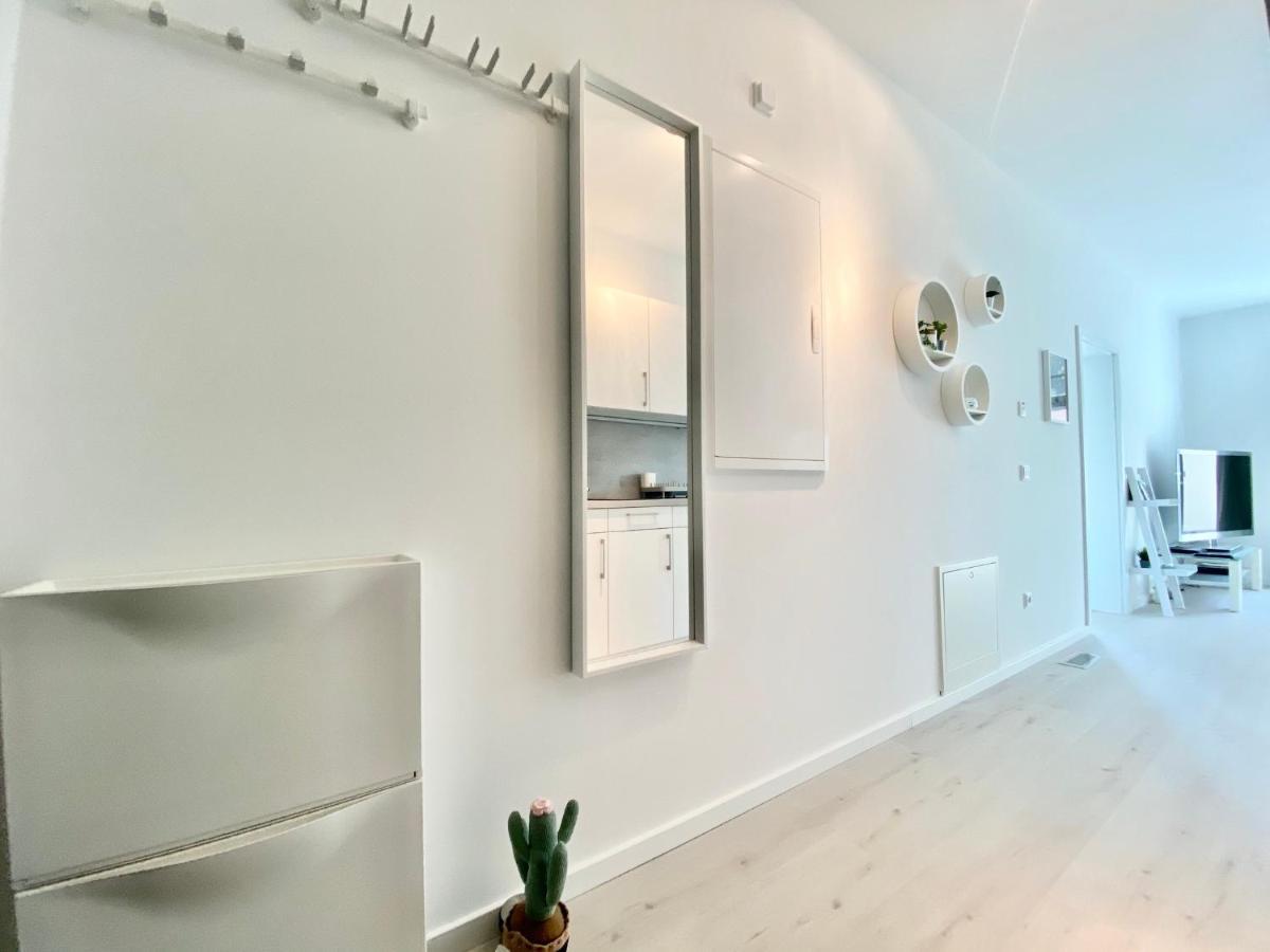 Modernes Apartment, Terrasse Und Garten Am Lilienthalpark Im Suedwesten Berlins Eksteriør billede