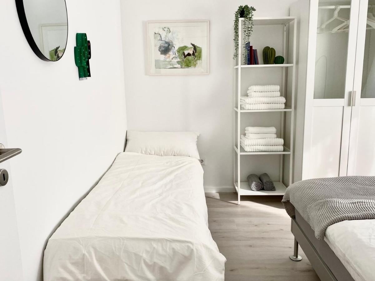 Modernes Apartment, Terrasse Und Garten Am Lilienthalpark Im Suedwesten Berlins Eksteriør billede